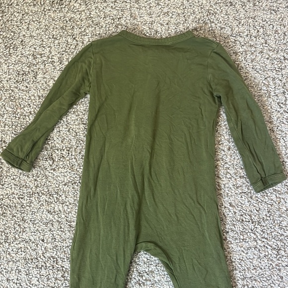 Kyte Baby Zippered Romper in Olive Size 6-12m - Picture 6 of 7